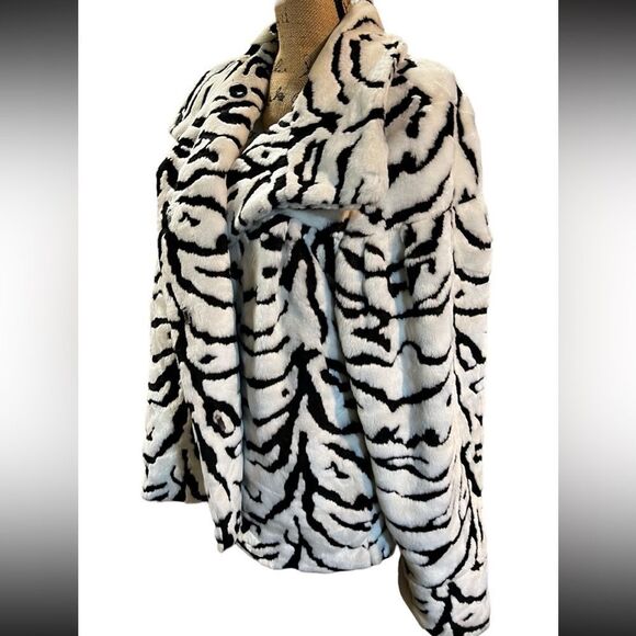 Chokolat White & Black Faux Fur Women’s Warm Winter Go Out Jacket size Large - Picture 2 of 12